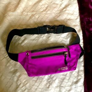 Fabletics fitters niche Fanny pack